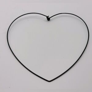 Metal Heart Choker Necklace in Black‎